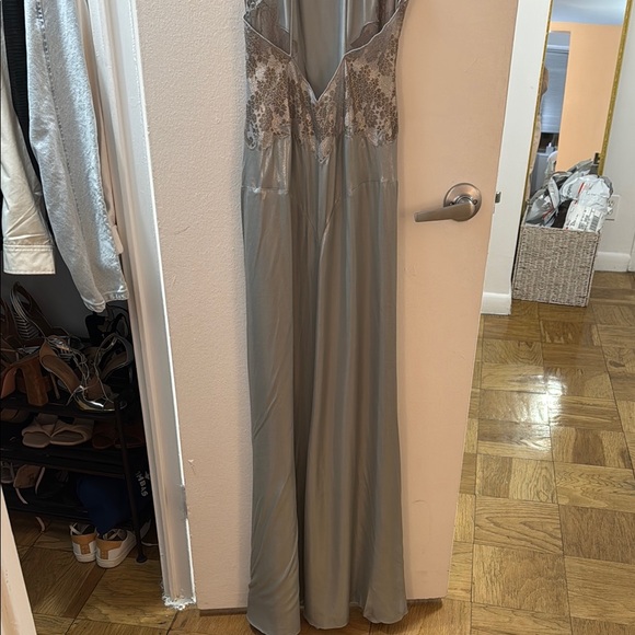 NWT REISS ITALIAN FABRIC FERN
FITTED LACE HALTER NECK MAXI DRESS SIZE 2 - Picture 10 of 12